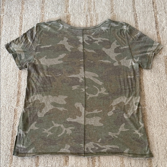 Free People Camoflauge Women's T-Shirt - Picture 3 of 3